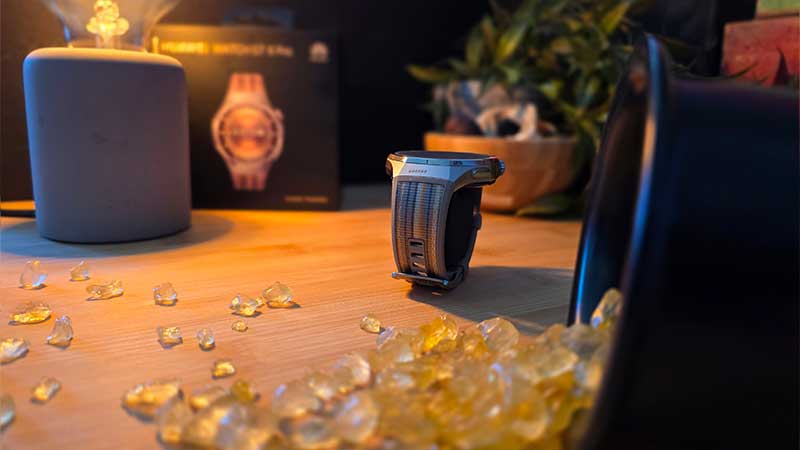 il cinturino in tessuto di Huawei GT 6 Pro color marrone