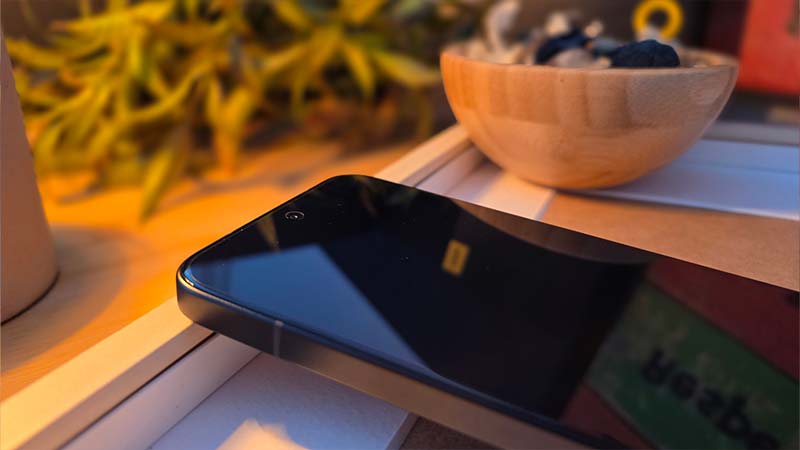 Dettaglio smartphone poco f7