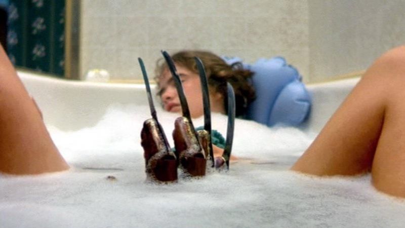Karen nella vasca da bagno è un omaggio visivo a Nancy Thompson