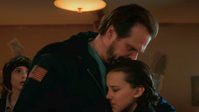 hopper e 11 stranger things 2