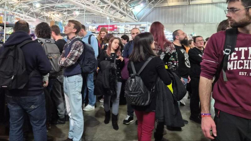 Una fiera piena di belle persone