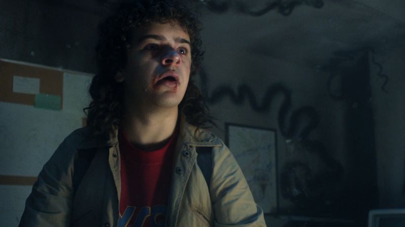 dustin trova il diario di brenner