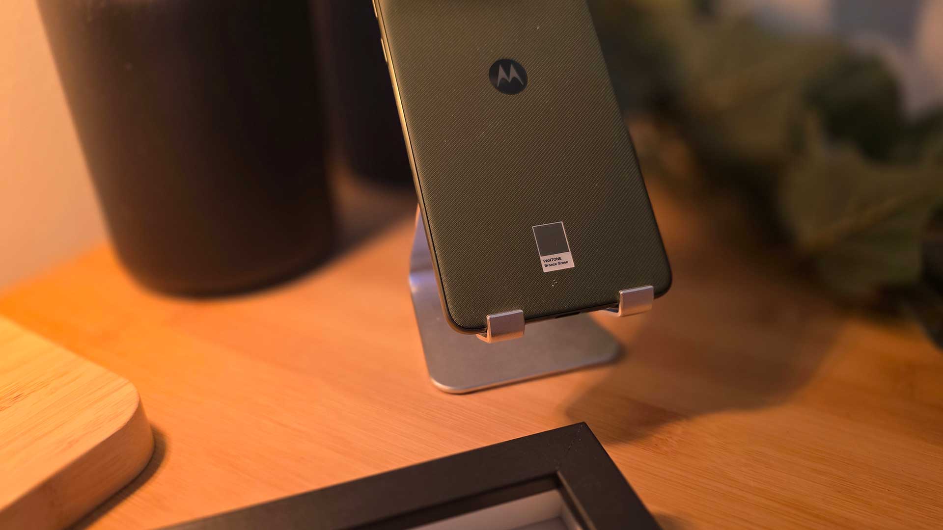 Motorola edge 70 pantone back spettacolare