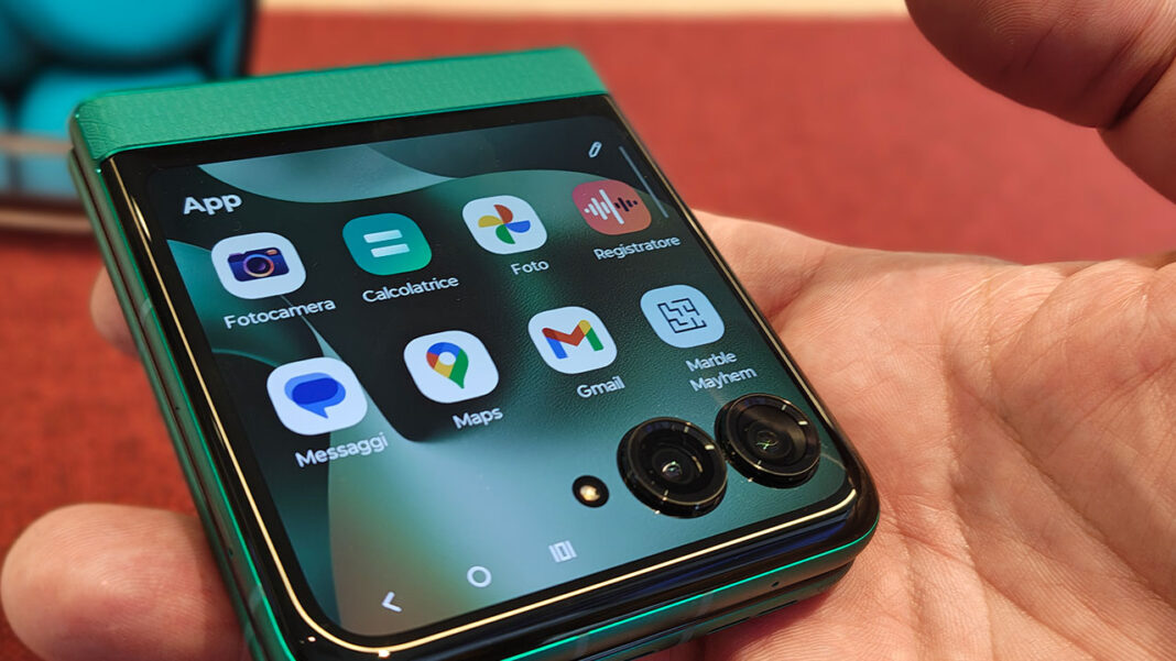 nuovi-smartphone-motorola-razr Motorola RAZR 70 provati in anteprima