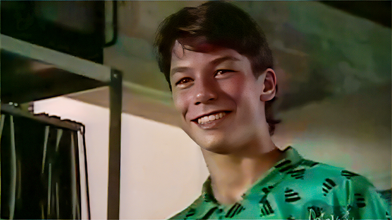 Il mio amico Ultraman ecco i segreti della serie cult anni 80 Locandina promozionale della serie televisiva anni 80 Il mio amico Ultraman con il protagonista Andrew Clemens.