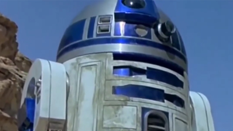r2 d2 sul set in tunisia durante le riprese di star wars