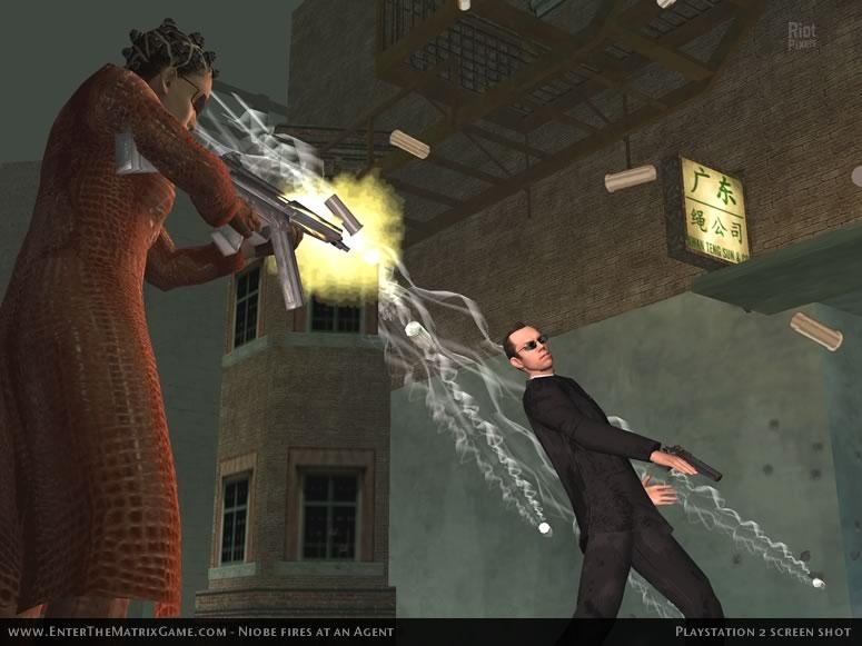 Enter the Matrix con Niobe durante una sequenza di combattimento in Bullet Time