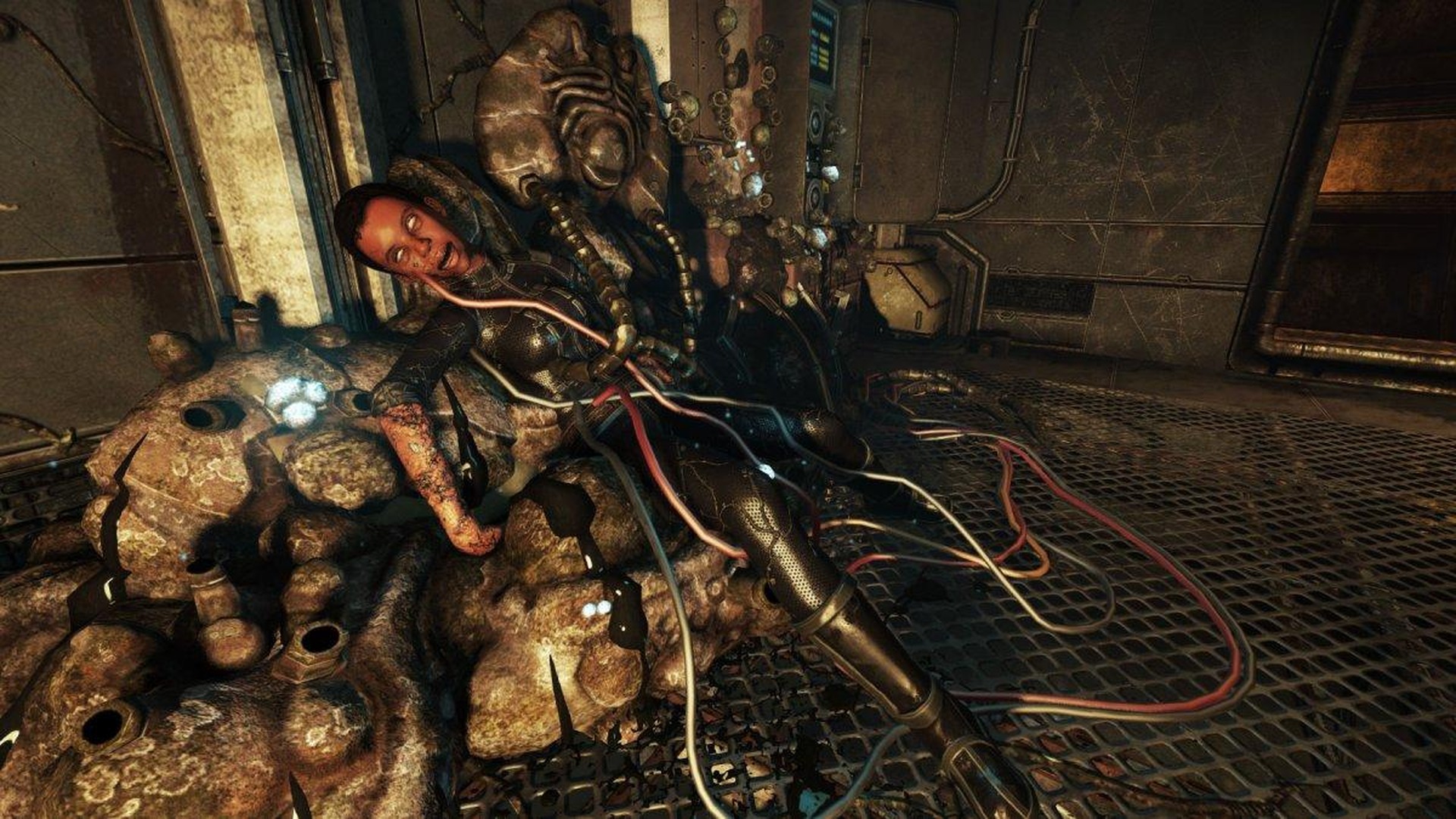 Amy Azzaro collegata ai macchinari di PATHOS-II nell'horror fantascientifico SOMA