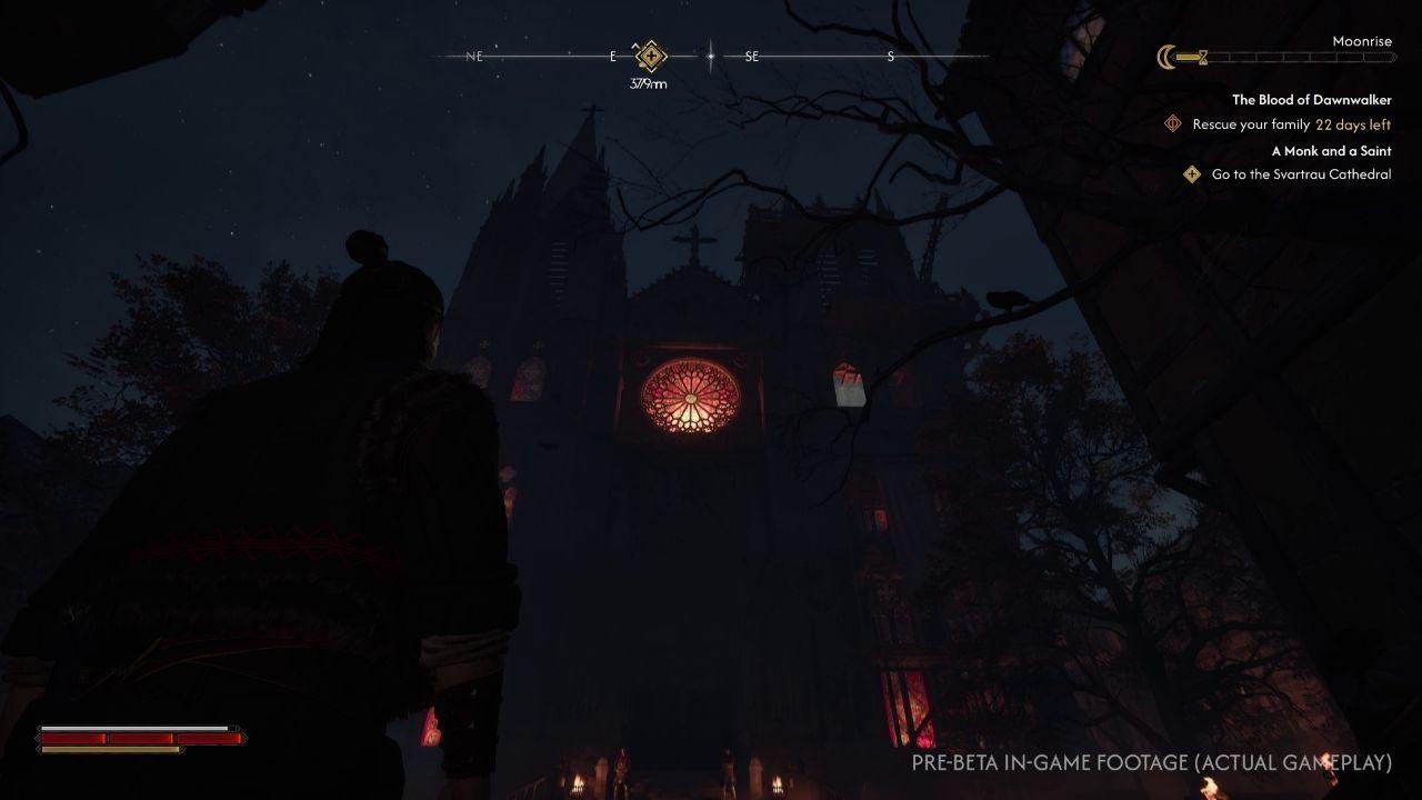 The Blood of Dawnwalker con Coen davanti alla cattedrale durante il gameplay notturno tra i videogiochi in uscita a settembre