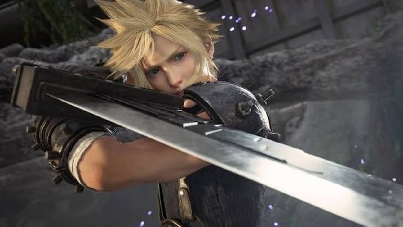 Cloud impugna la Buster Sword in Final Fantasy VII Rebirth