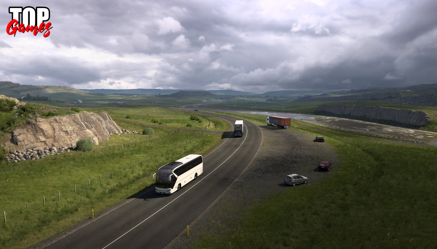Una strada fra colline e un fiume nello scenario islandese di Euro Truck Simulator 2