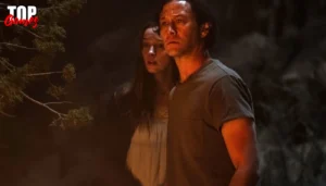 Joseph Gordon Levitt e Phoebe Dynevor nei panni di Patrick e Abigail in Pendulum